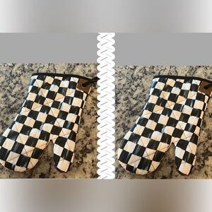 MACKENZiE-CHiLDS Courtly Check Oven Mitts - Set of 2. NWT!🤍🖤